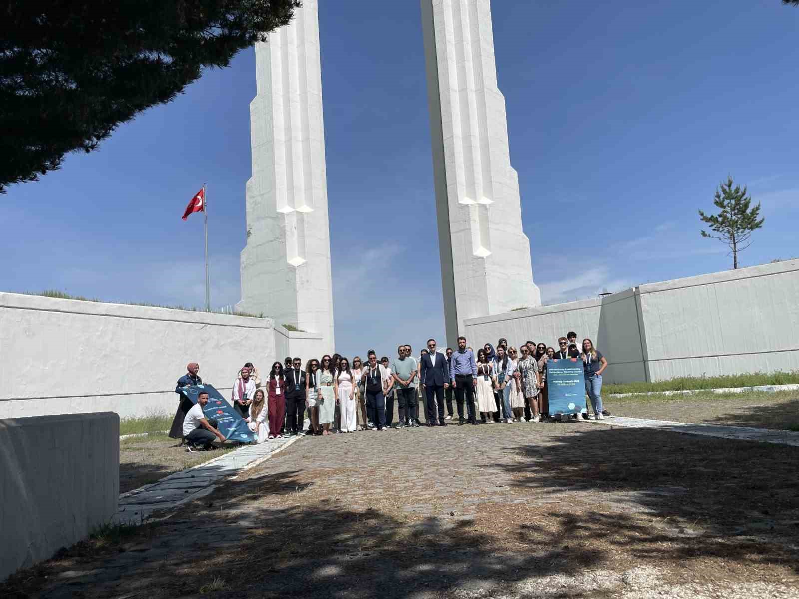 Dünyanın dört bir yanından gelen gençler Malazgirt’te buluştu