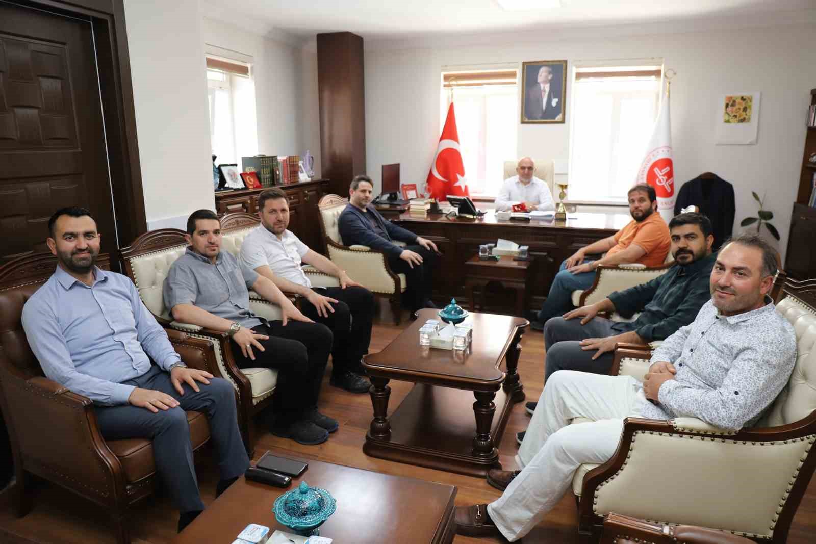 Afyonkarahisar İl Müftülüğü kupasını aldı, dostluk kazandı