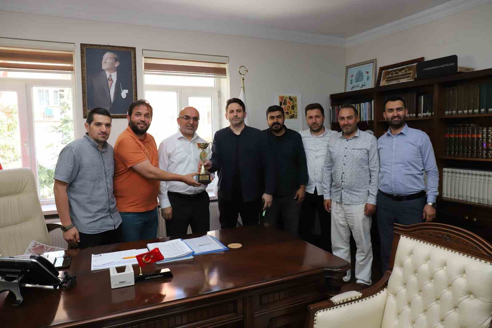 Afyonkarahisar İl Müftülüğü kupasını aldı, dostluk kazandı
