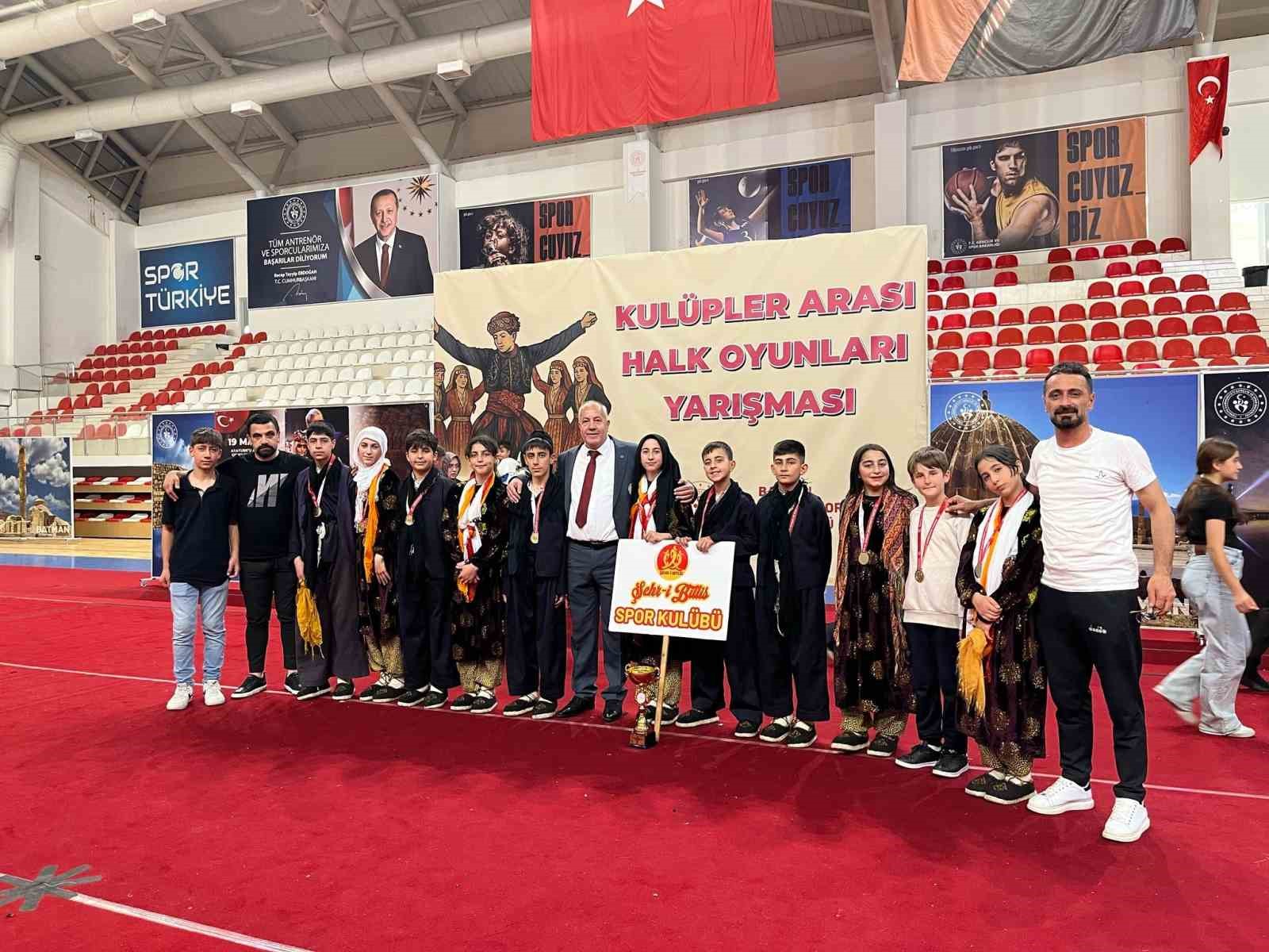 Bitlisli miniklerden halkoyunları yarışmasında büyük başarı