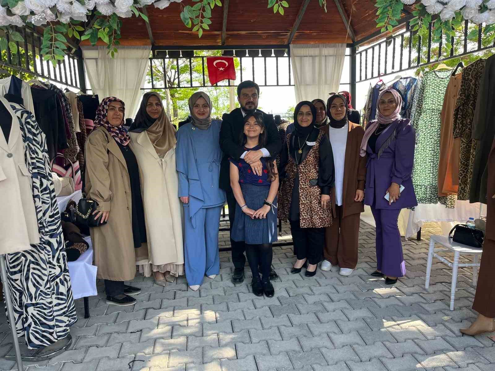 Adilcevaz’da renkli yıl sonu sergisi