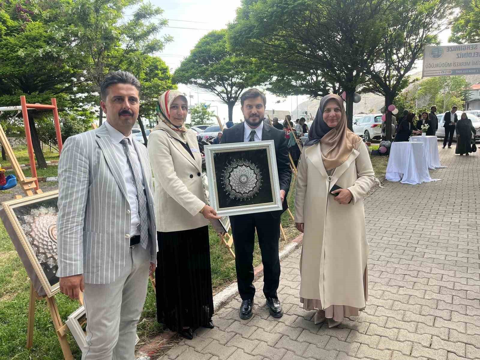 Adilcevaz’da renkli yıl sonu sergisi