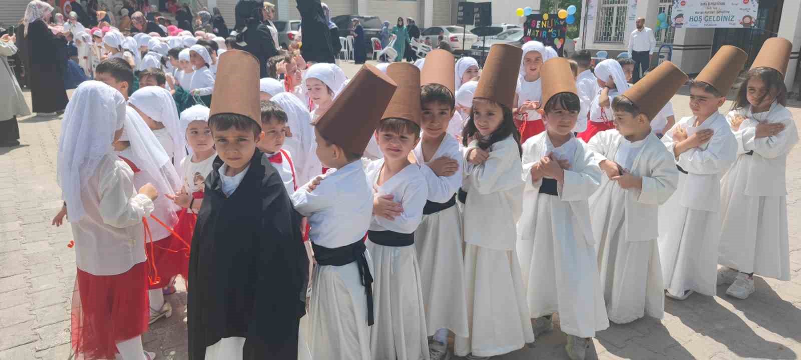 Bitlis’te 4-6 yaş Kur’an kursu öğrencilerinin gösterisi büyük ilgi gördü