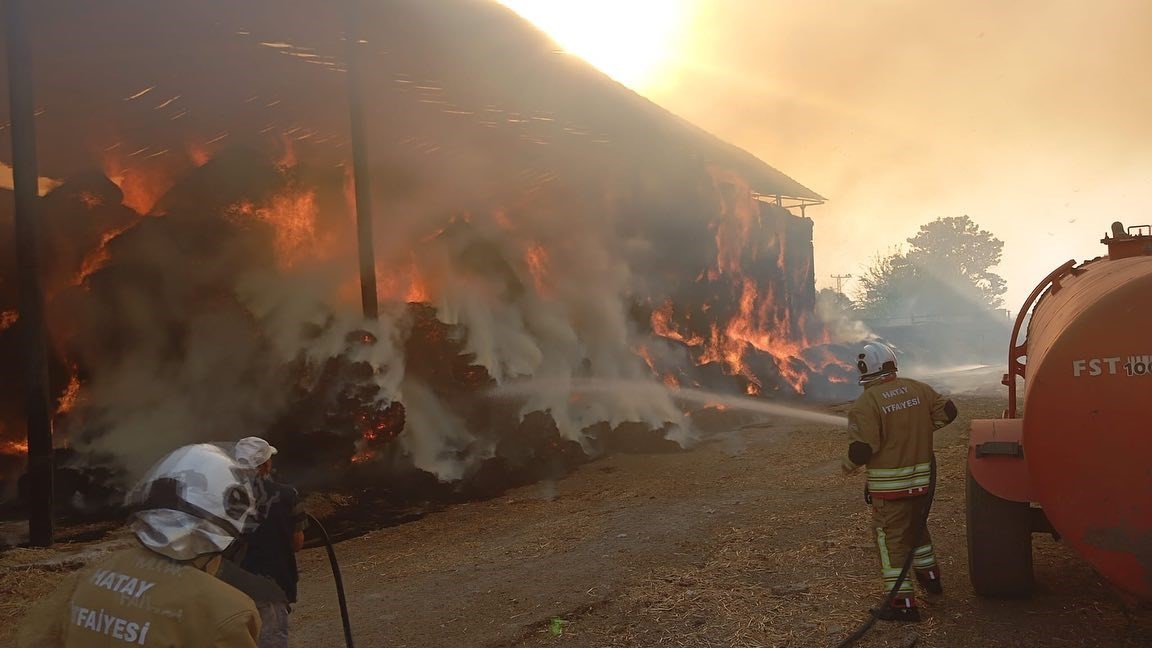 Samanlık yangını 16 saat süren çalışmayla söndürüldü