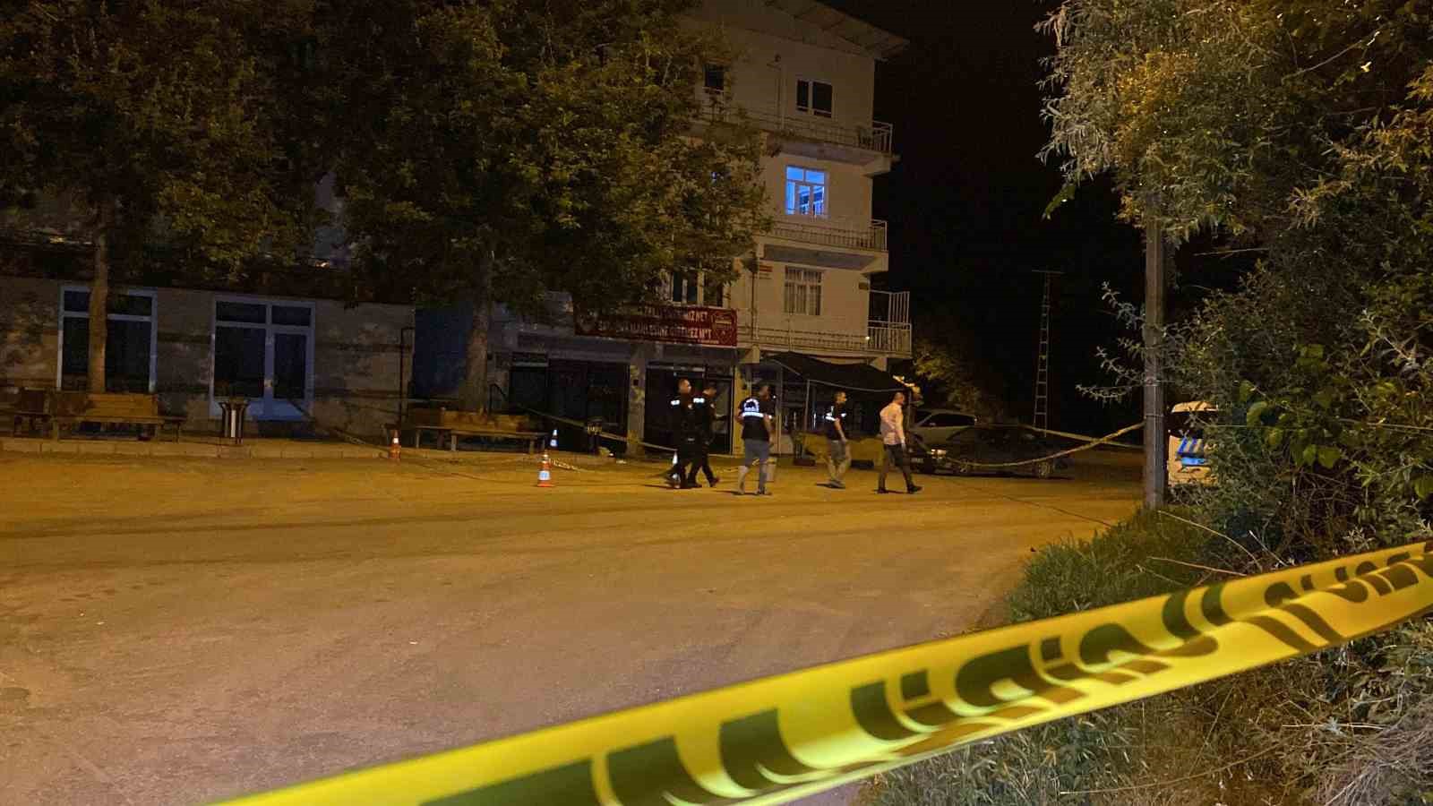 Husumetlilerine pompalı t&uuml;fekle kurşun yağdırdılar: 2&rsquo;si ağır 8 yaralı
