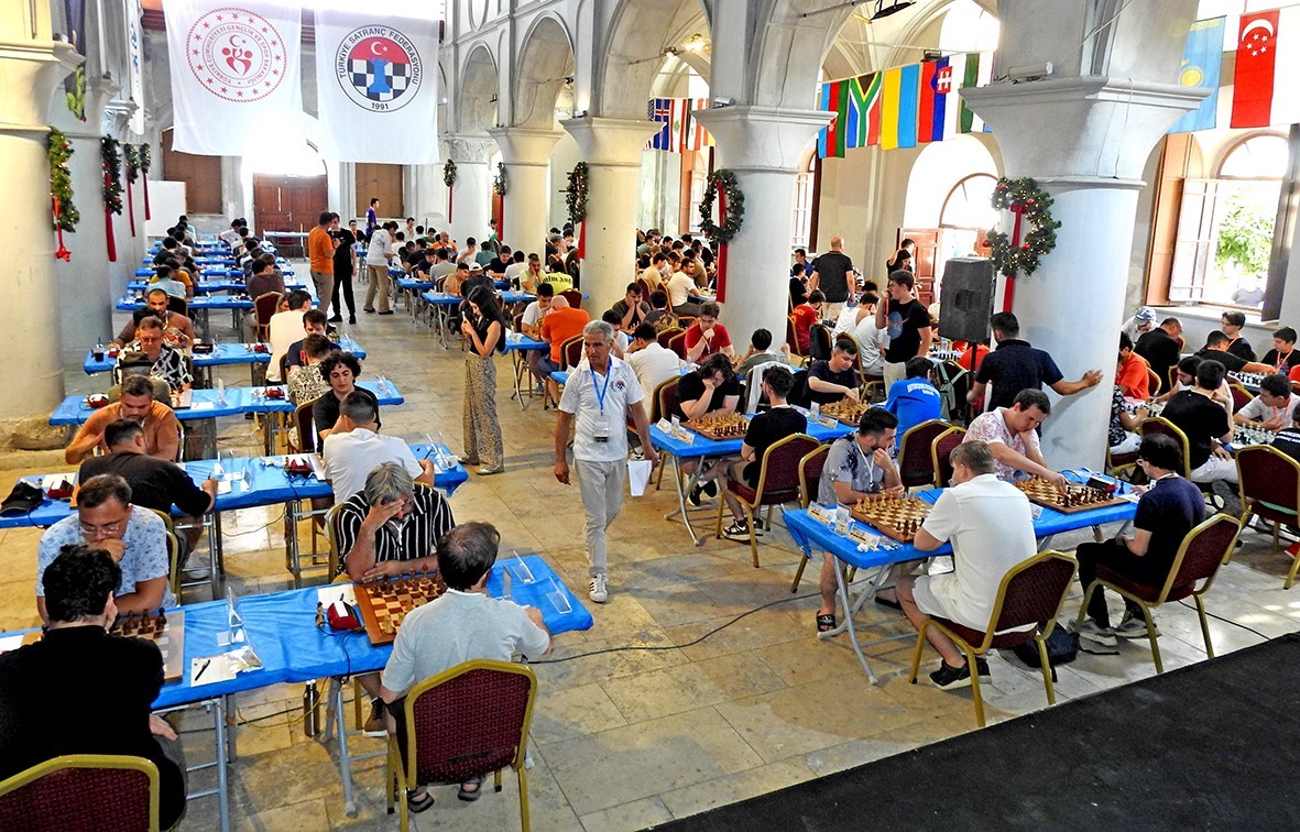 Dünya satranç ustaları Çeşme’de buluşuyor