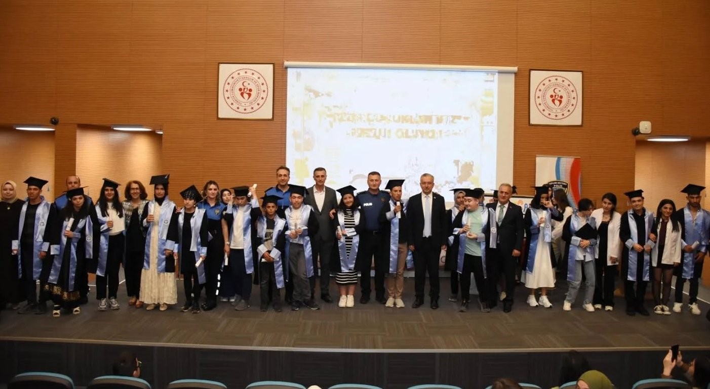 "Bizim Çocuklarımız" projesinin ilk etabı, temsili mezuniyet töreni ile sonlandı