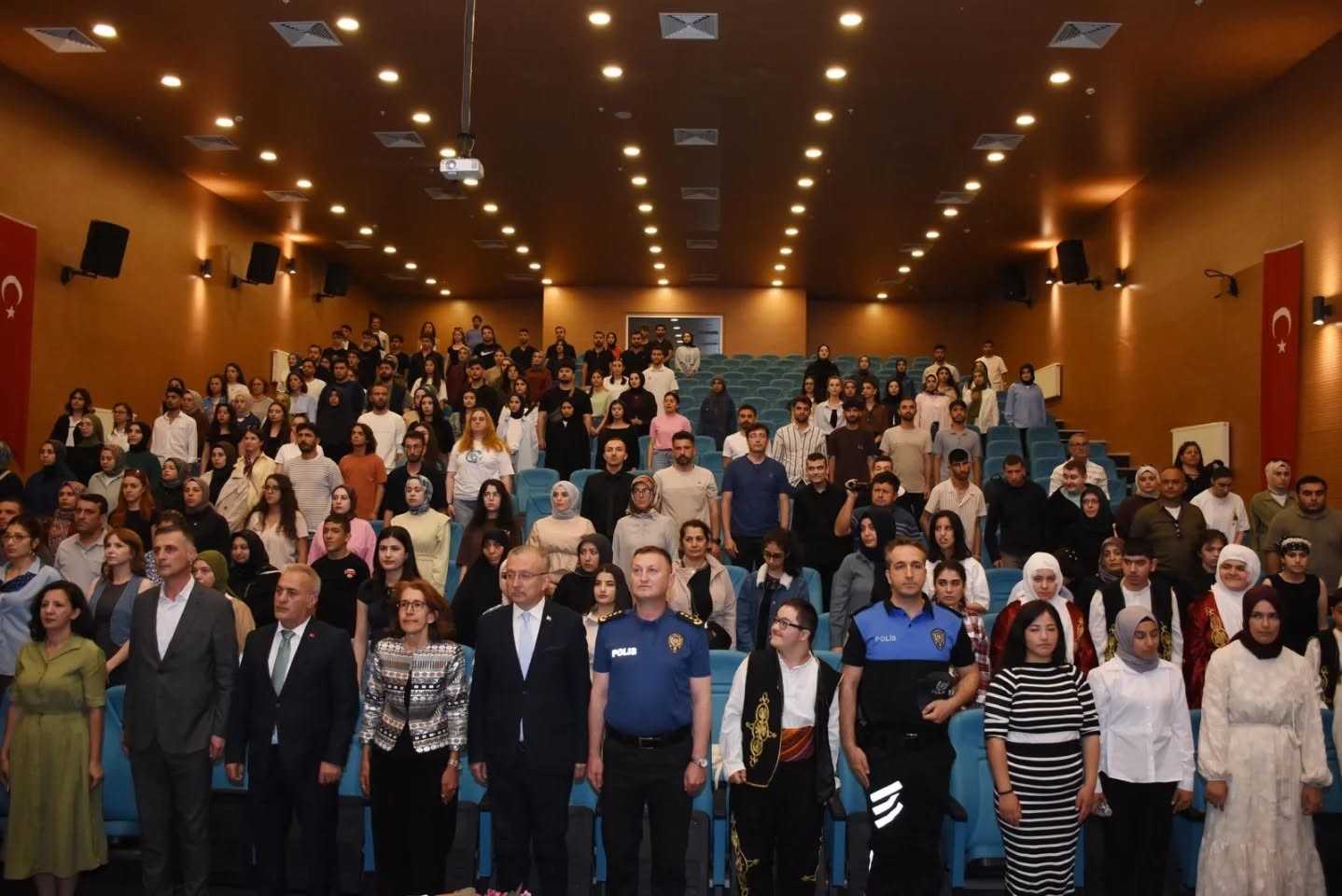 "Bizim &Ccedil;ocuklarımız" projesinin ilk etabı, temsili mezuniyet t&ouml;reni ile sonlandı
