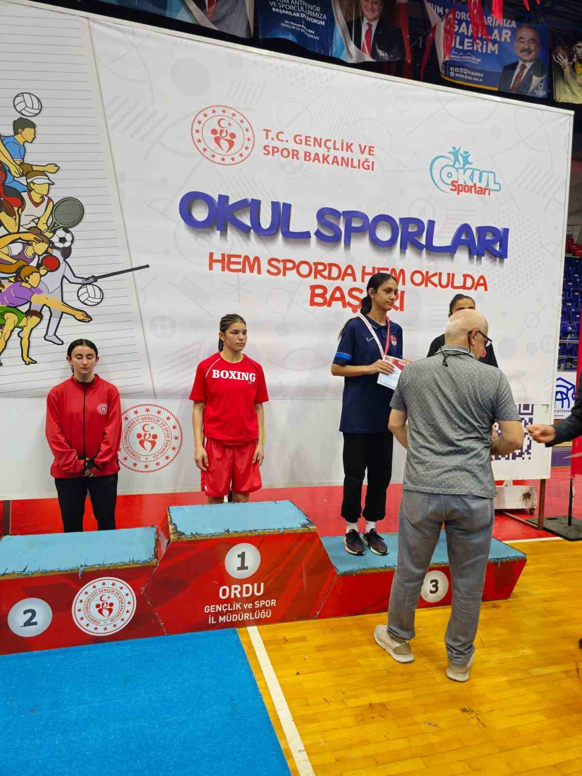 Aydınlı Ebrar Türkiye üçüncüsü oldu