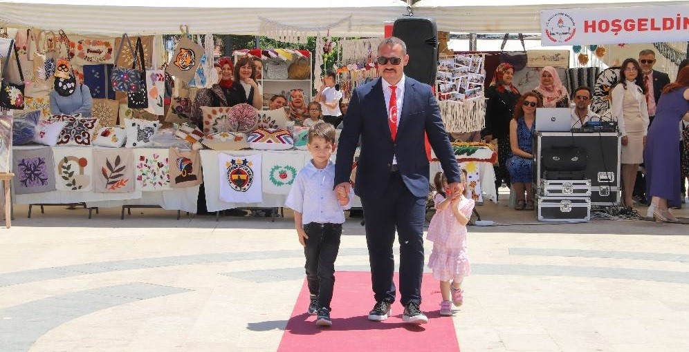 K&ouml;şkl&uuml; kursiyerler el emeği &uuml;r&uuml;nlerini sergiledi
