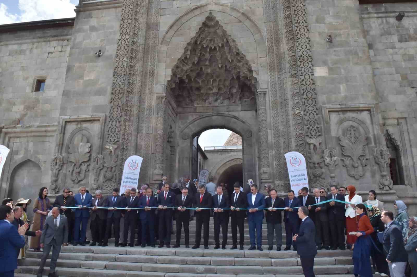 Tarihi Çifte Minareli Medrese’de ‘Hayat boyu öğrenme haftası’ etkinliği