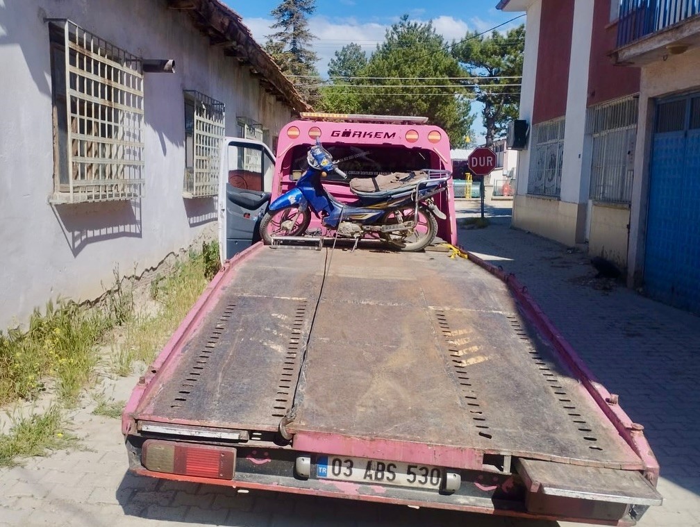 Sinanpaşa&rsquo;da motosiklet s&uuml;r&uuml;c&uuml;lerine y&ouml;nelik denetimi
