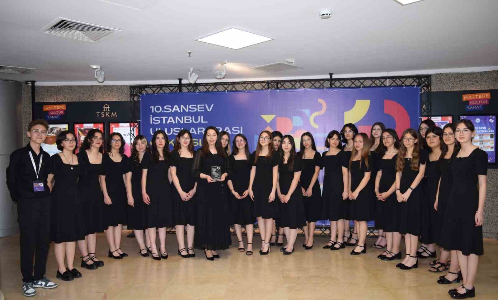 Burdur TOBB Anadolu Lisesi Korosu uluslararası festivallerden &ouml;d&uuml;llerle d&ouml;nd&uuml;

