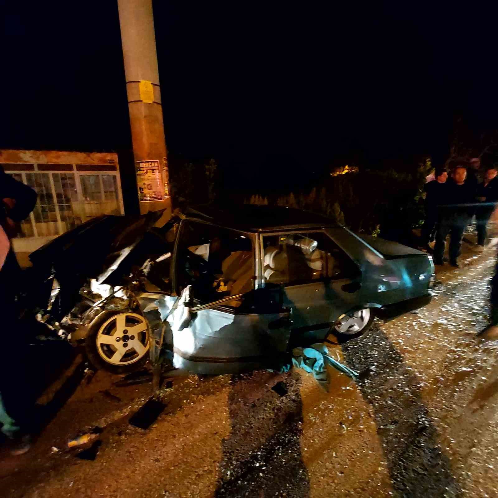 Isparta&rsquo;da iki otomobil kafa kafaya &ccedil;arpıştı: 4 yaralı
