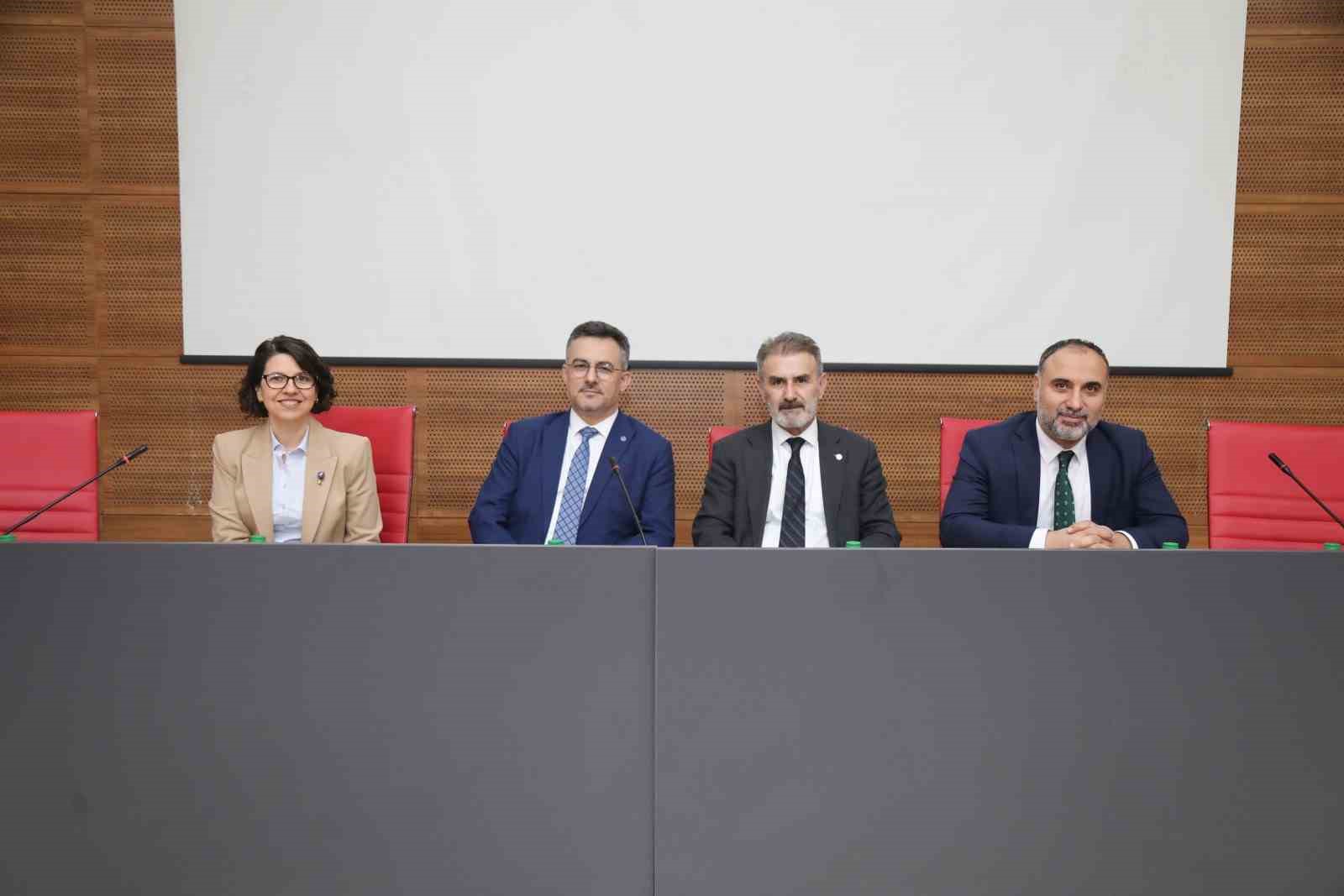 Rektör Çağlar’dan öğrencilere yurt müjdesi