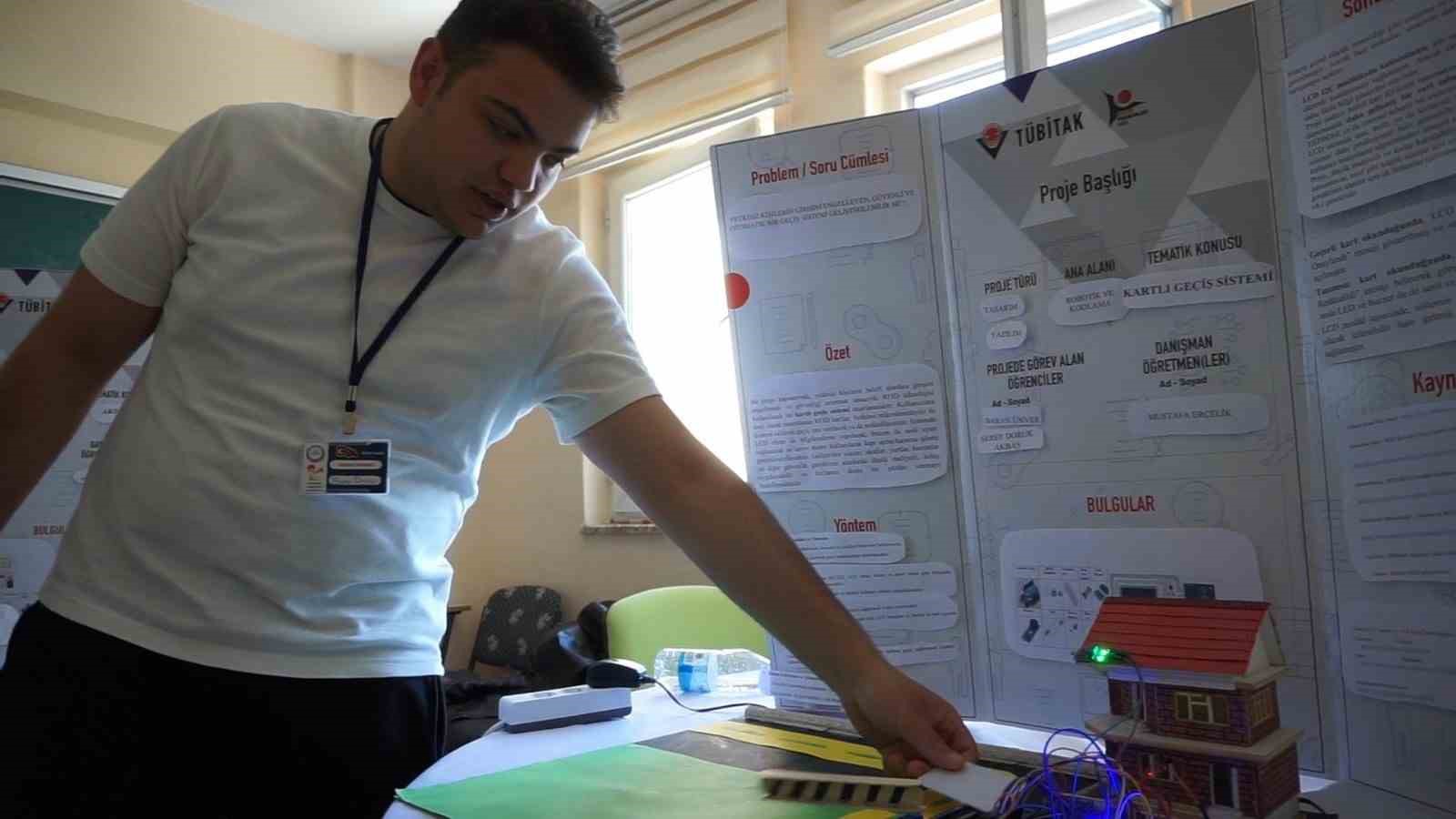 Üstün yetenekli öğrenciler Bilim Fuarında projeleriyle göz doldurdu