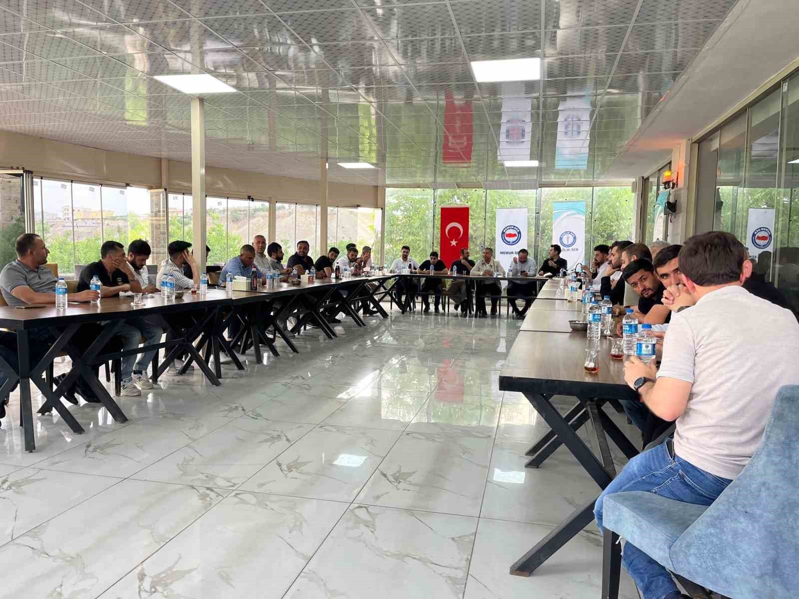 Sendika üyeleri toplu sözleşmeye hazırlanıyor