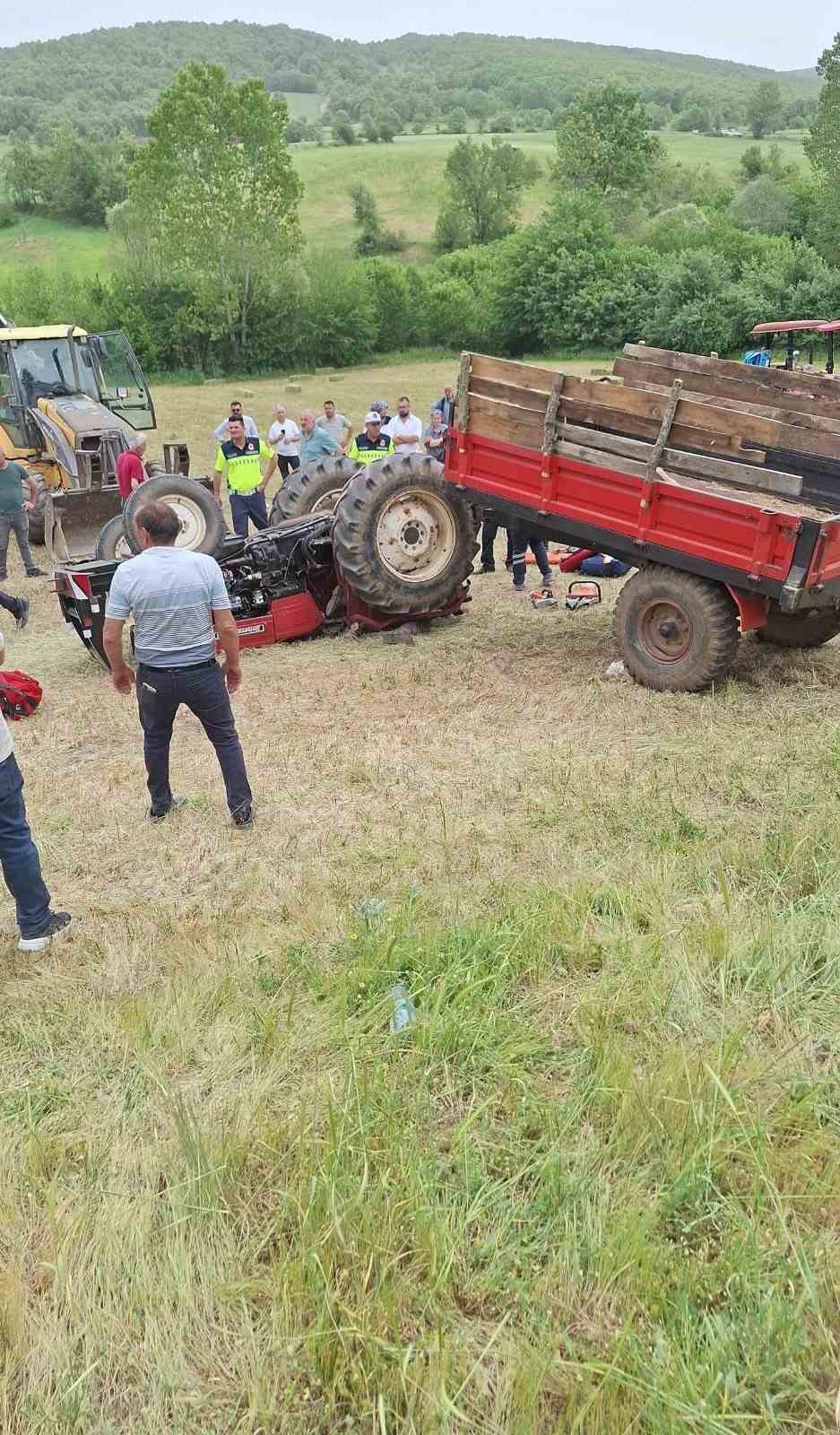 Bilecik&rsquo;te devrilen trakt&ouml;r&uuml;n altında kalan s&uuml;r&uuml;c&uuml; ağır yaralandı
