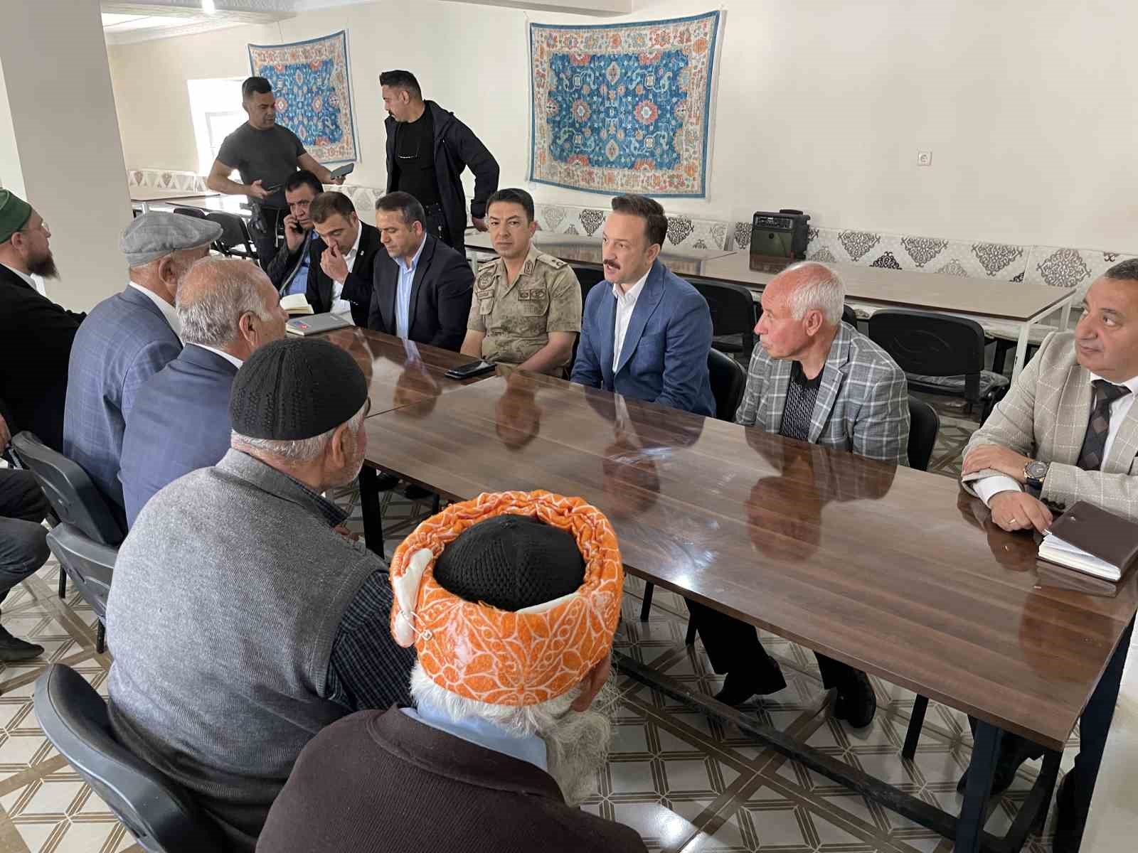 Malazgirt Kaymakamı Bayram köy ziyaretlerine devam ediyor