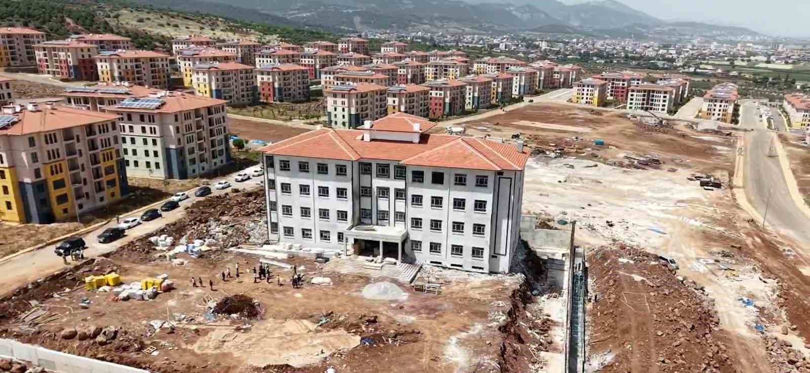 Hassa’da depremin ardından inşa edilen eğitim yuvaları mest ediyor