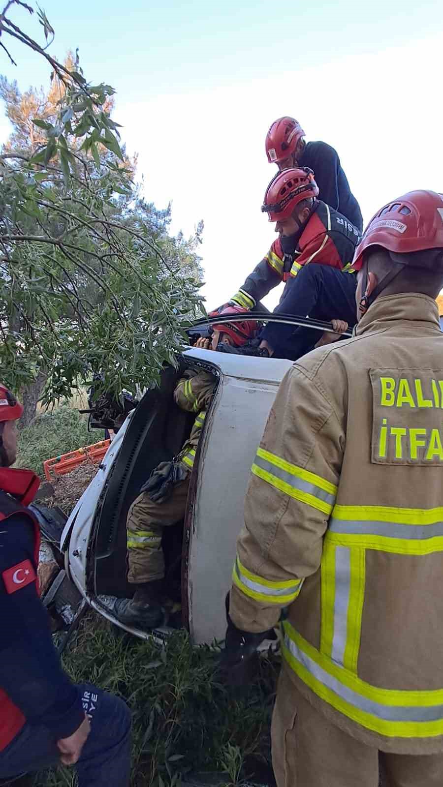 Balıkesir&rsquo;de kamyonet kaza sonucu ters d&ouml;nd&uuml;; 1 yaralı
