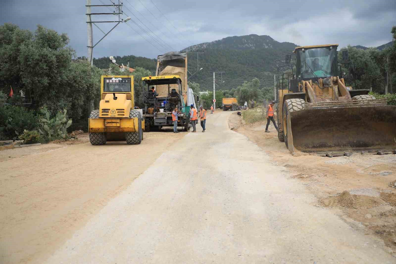 Büyükşehir Milas Menteş yolunu yeniliyor
