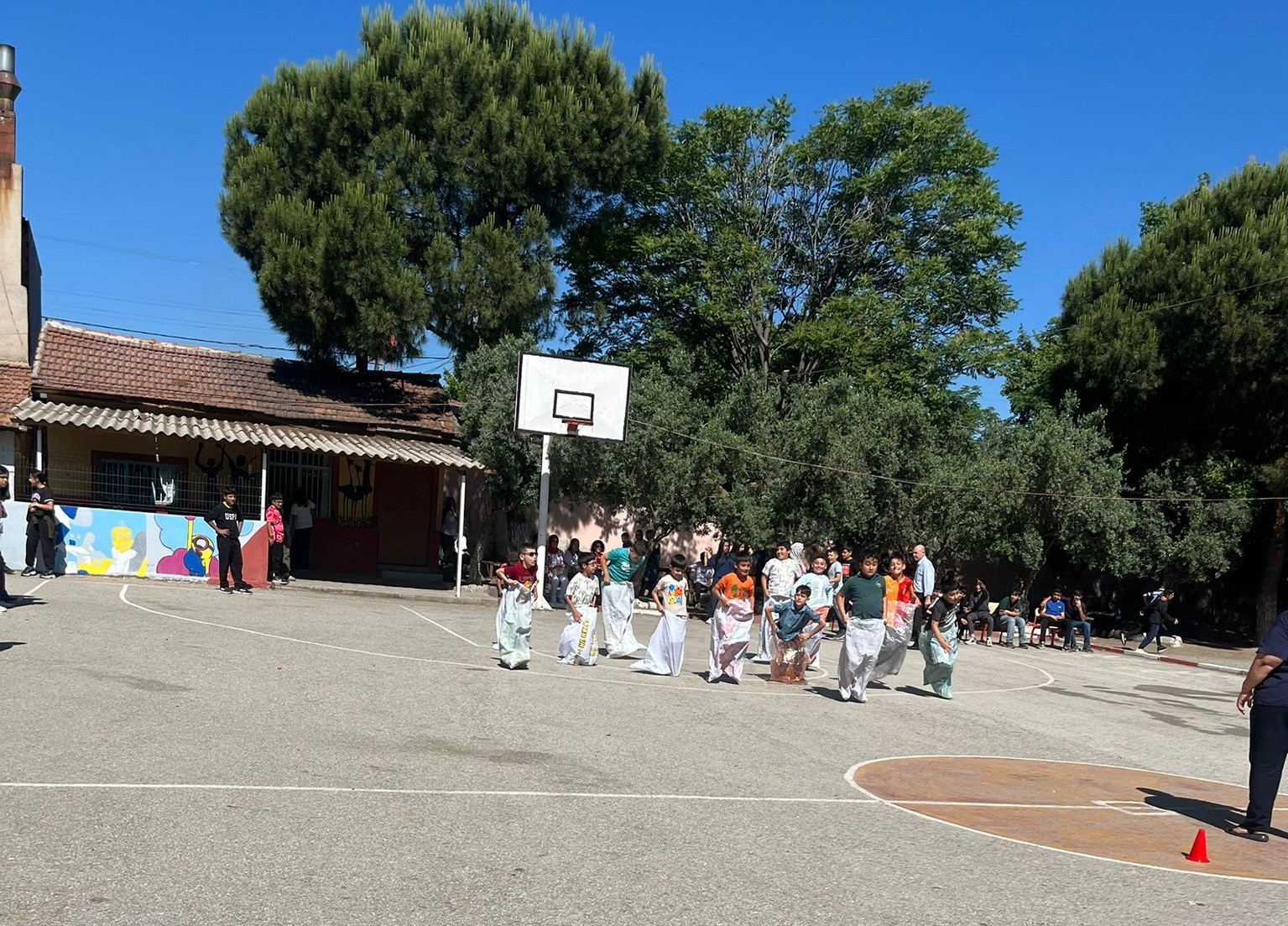 Salihli’de unutulmaya yüz tutmuş çocuk oyunları yeniden yaşatılıyor