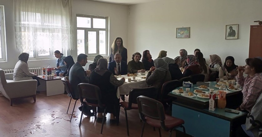Çıldır Halk Eğitim Müdürlüğünden yıl sonu sergisi
