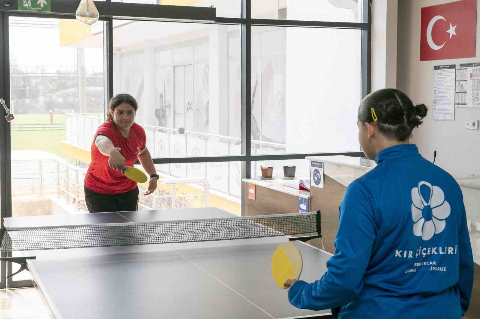 Mersin’de kız kardeşlerden spor başarısı