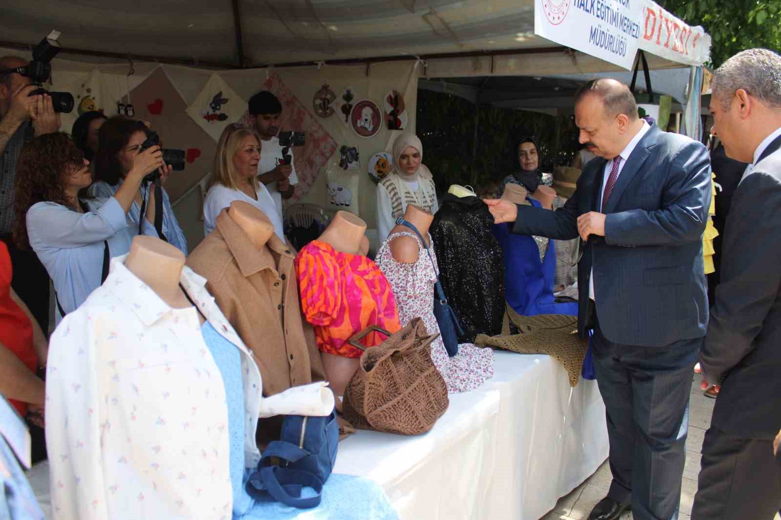 Aydınlı kursiyerler, el emeği ürünlerini görücüye çıkarttı
