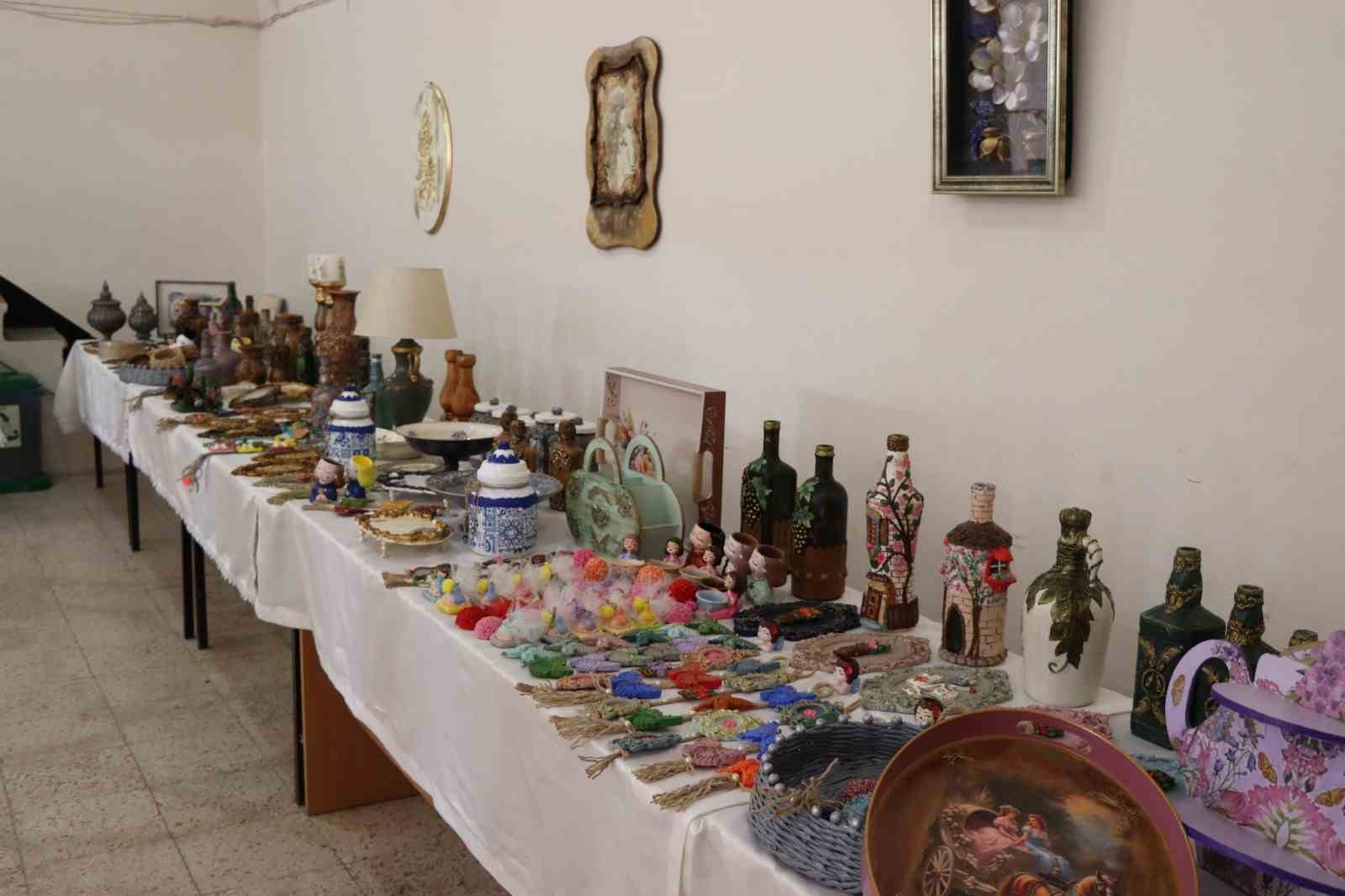 El emeği g&ouml;z nuru emeklerini sergilediler
