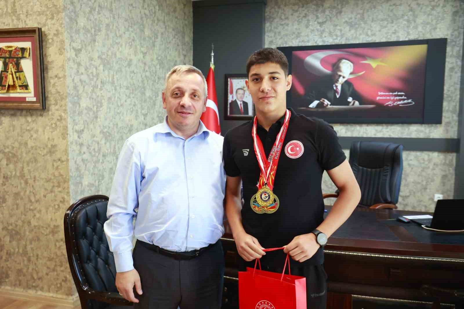 Şampiyon yüzücünün hedefi Avrupa
