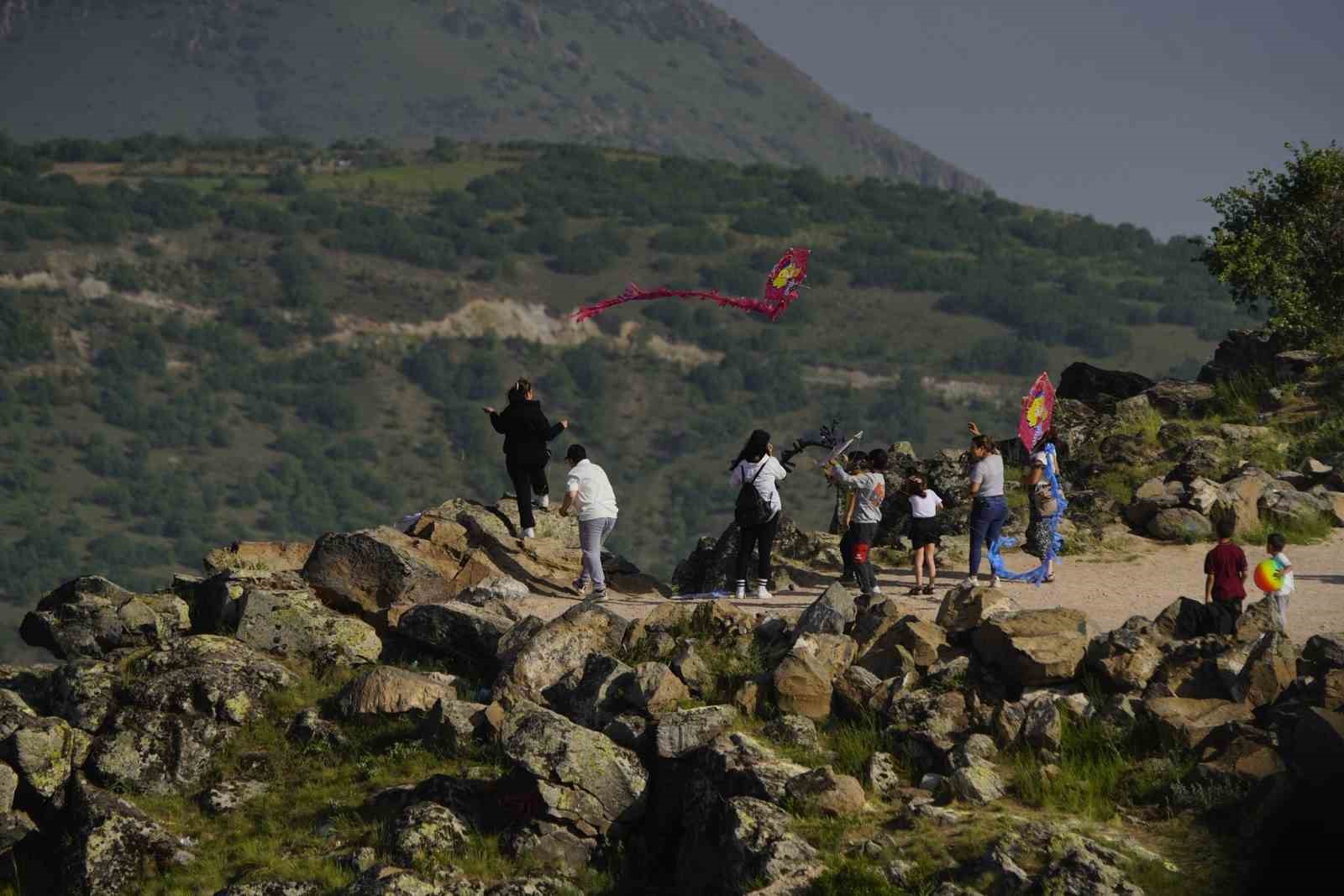 Kahveci Dağı&rsquo;nda festival havasında "u&ccedil;urtma şenliği"
