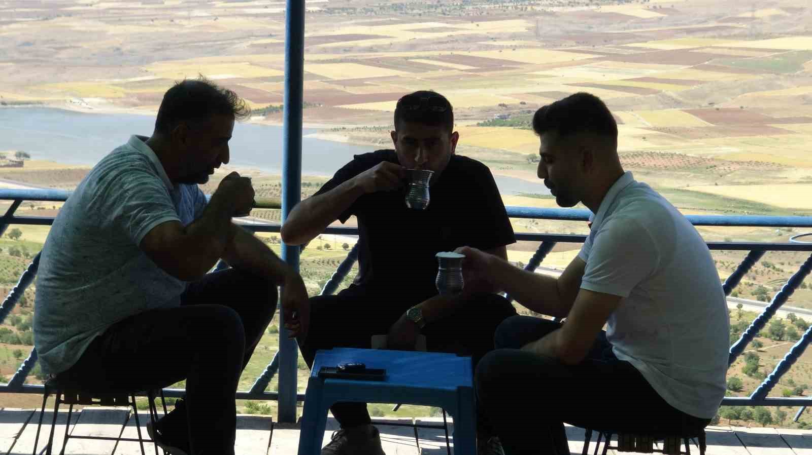 Gerc&uuml;ş&rsquo;te bin 50 rakımda ayran keyfi
