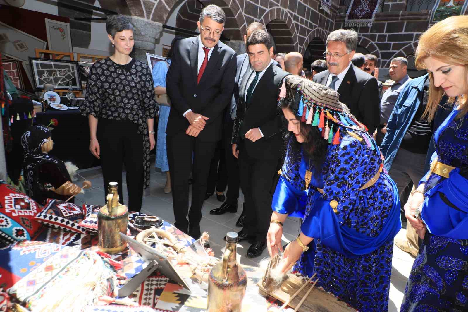 Hakkâri’de yıl sonu sergisi