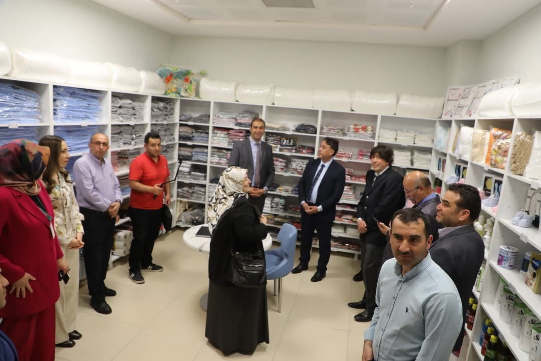 Develi Dr. Ekrem Karakaya Devlet Hastanesi&rsquo;nde sosyal sorumluluk hizmeti &lsquo;Sosyal Market&rsquo;e d&ouml;n&uuml;şt&uuml; 