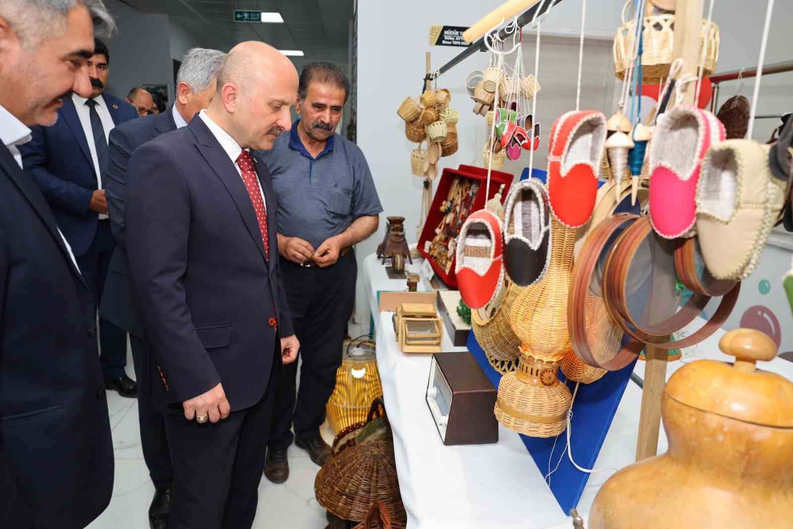 El emeği göz nuru eserler sergilendi