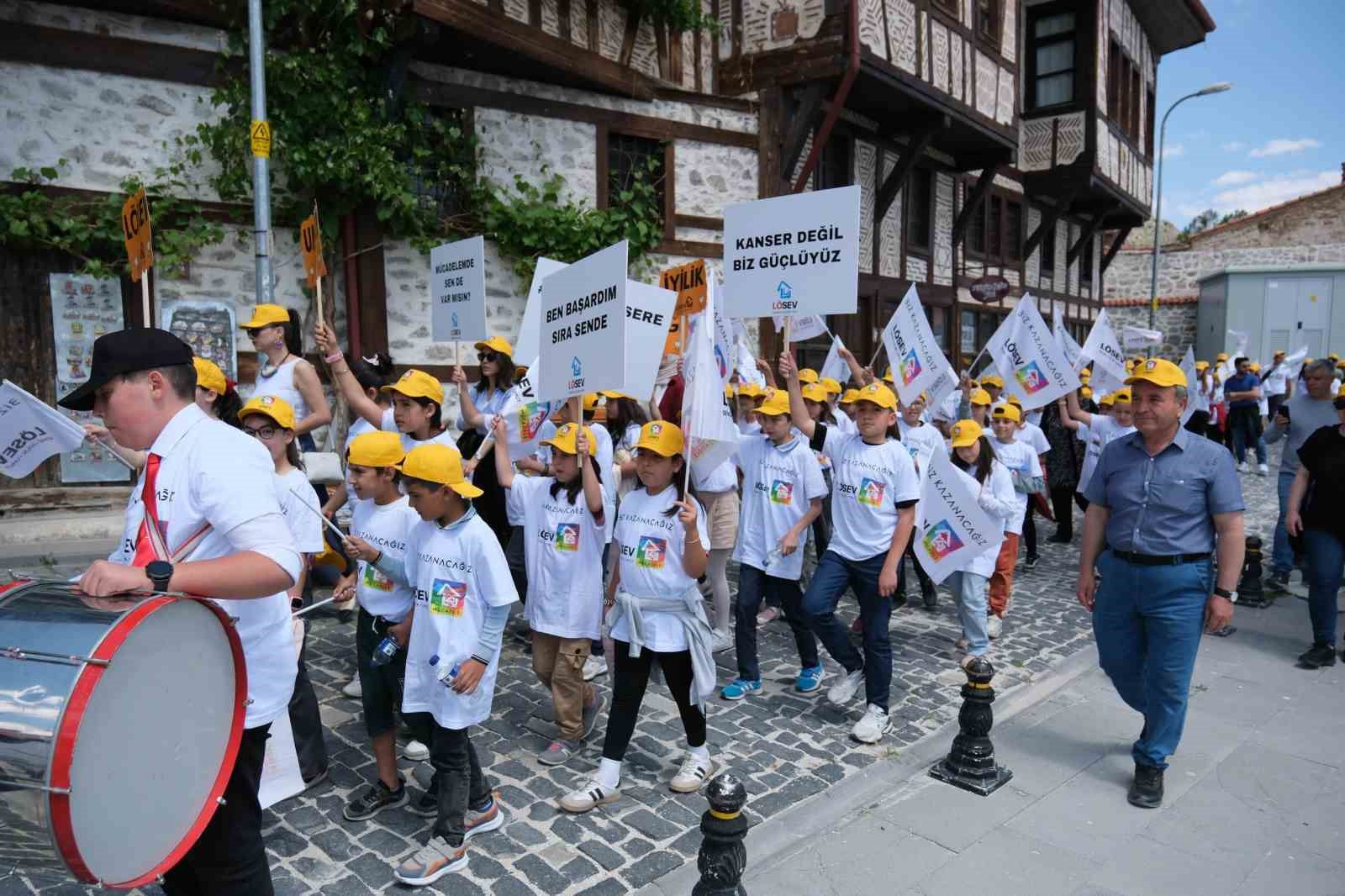 Lösemiyi yenen "Kahraman Çocuklar" için Sivrihisar’da Sağlıklı Yaşam Yürüyüşü düzenlendi
