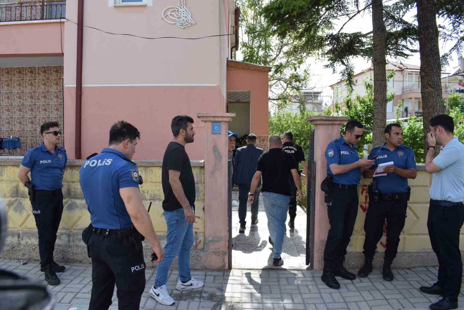 Karaman’da havuza düşen 3 yaşındaki çocuk yaşam mücadelesi veriyor