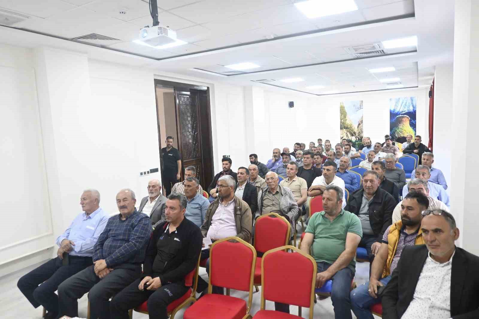 Sivas&rsquo;ta muhtarlar ve personel, afete karşı bilin&ccedil;lendirildi
