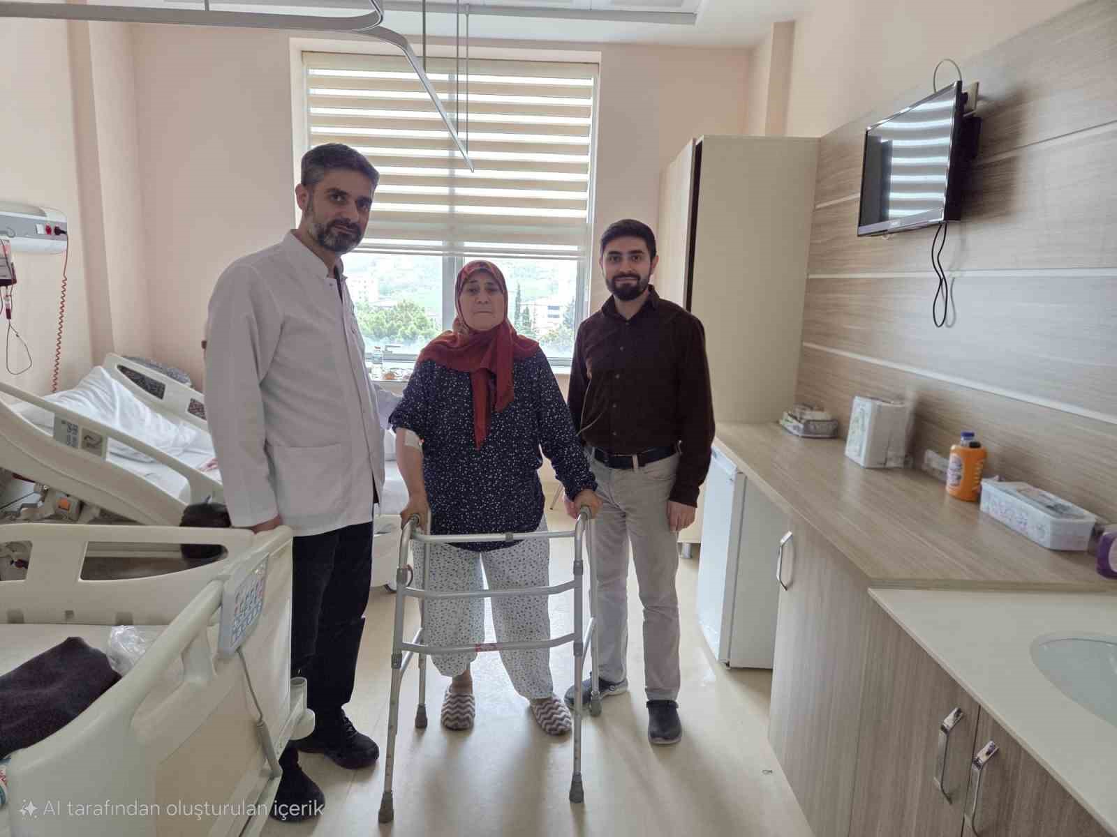 Geyve’de ilk kez kalça protezi ameliyatı yapıldı