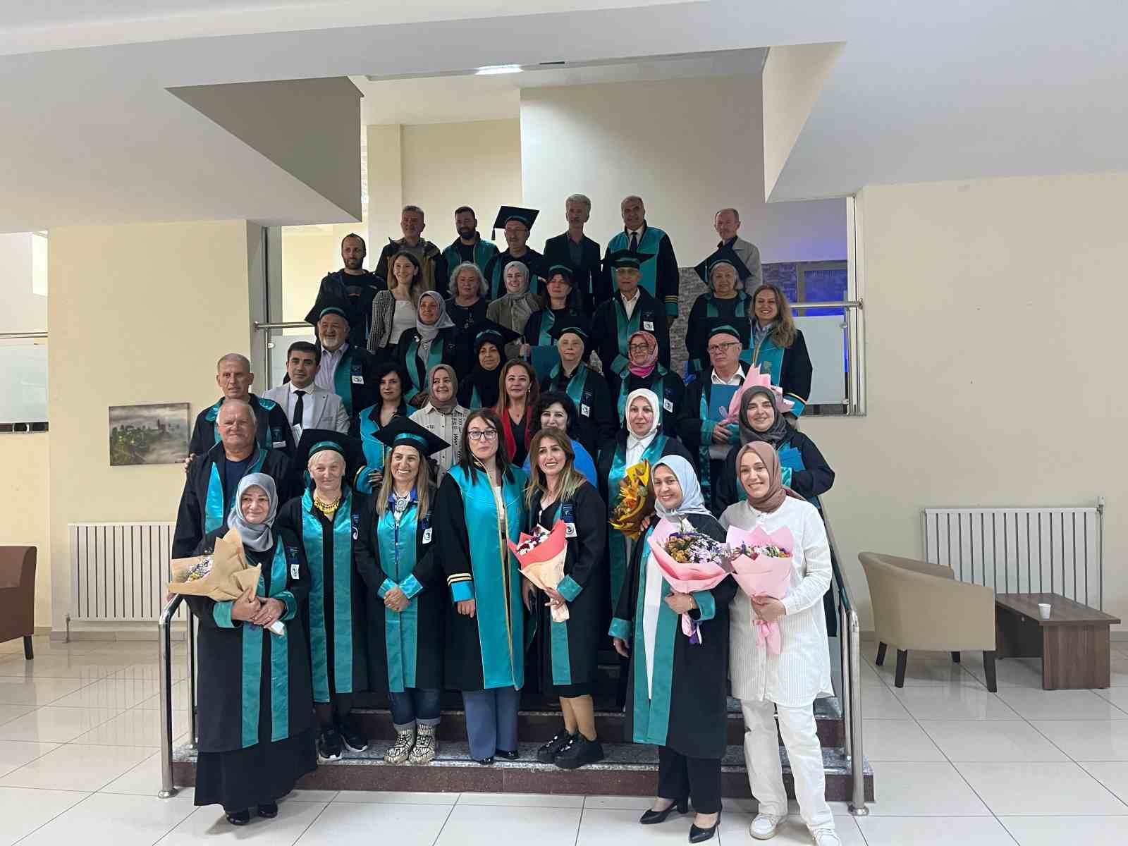 Rize’de 3. yaş üniversitesi ilk mezunlarını verdi