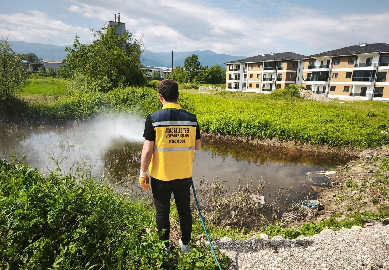 Akyazı&rsquo;da ila&ccedil;lama &ccedil;alışmaları aralıksız devam ediyor
