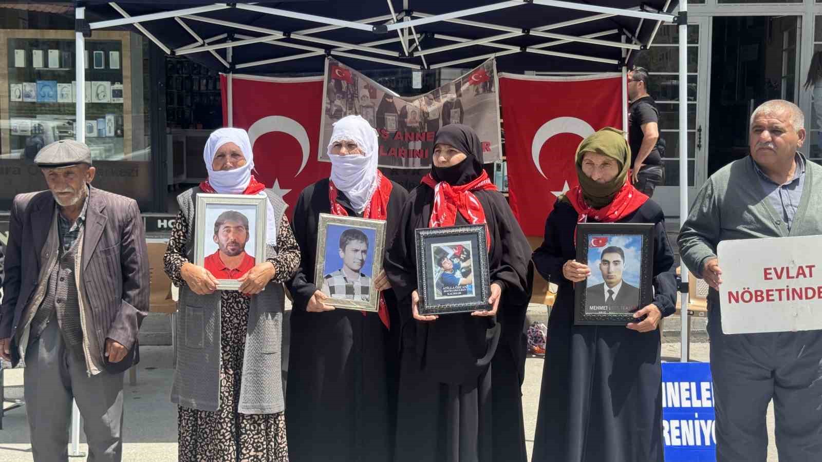 Muş&rsquo;ta evlat n&ouml;betini s&uuml;rd&uuml;ren aileler, ter&ouml;rs&uuml;z T&uuml;rkiye s&uuml;recinden umutlu
