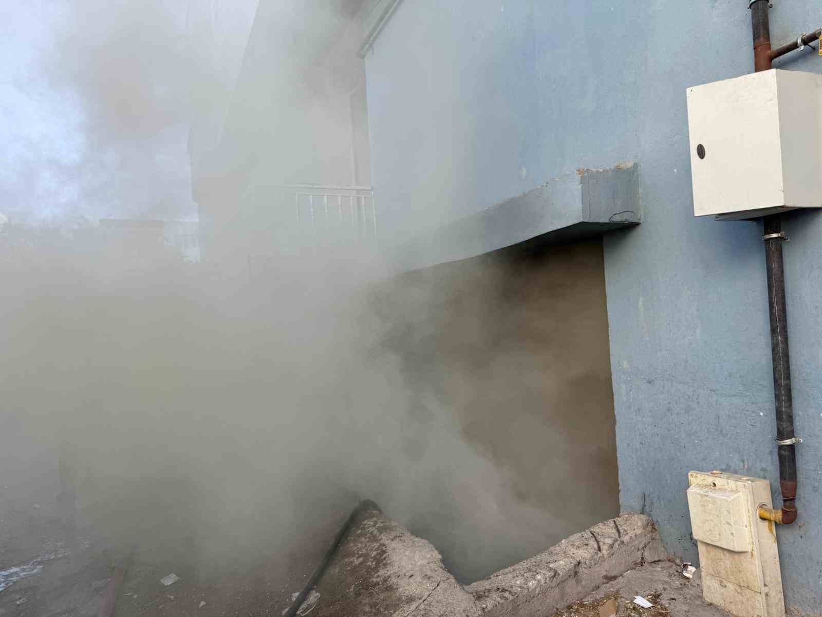 Batman&rsquo;da apartmanın bodrum katında yangın
