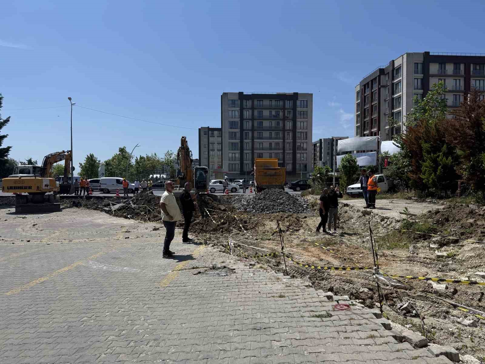 Balıkçı Kenan, boynuna astığı balıklarla İmamoğlu ve Özel’i protesto etti