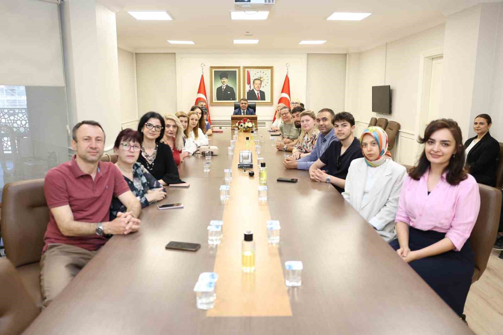 Erasmus projesine katılanlar Vali Aslan ile buluştu
