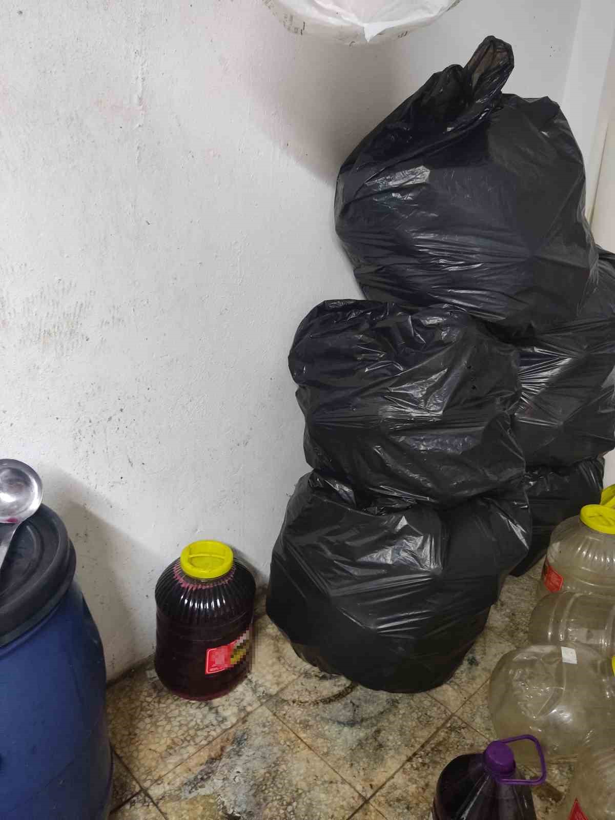 Halk sağlığını tehdit eden ruhsatsız şalgam imalathanesi m&uuml;h&uuml;rlendi
