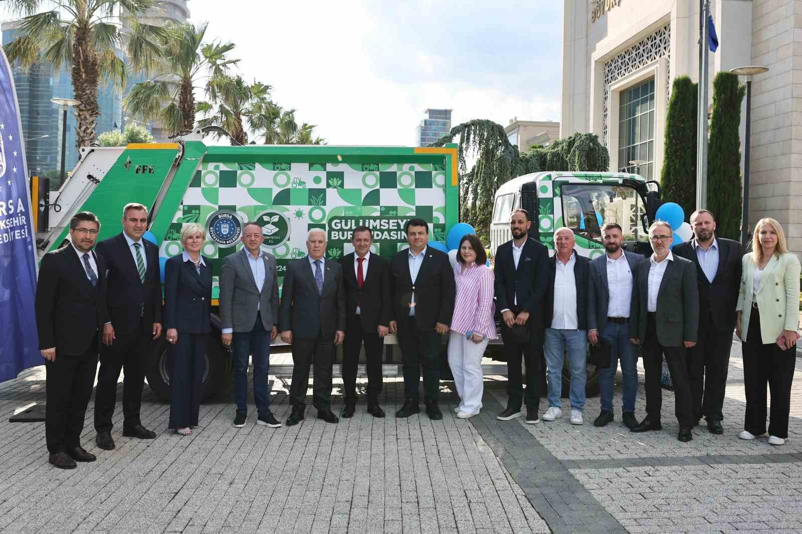 Büyükşehir’den Studeniçani Belediyesi’ne çöp kamyonu desteği