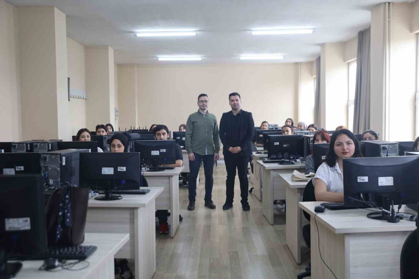 Büyükşehir’den üniversitelilerin gelişimine destek
